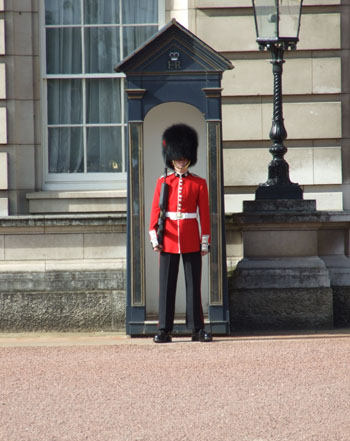 Wachposten am Buckingham Palast